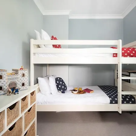 Holiday home Shearwater View, 7 Rosemorran,