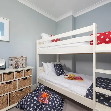 Holiday home Shearwater View, 7 Rosemorran,