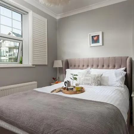 Shearwater View, 7 Rosemorran, Holiday home
