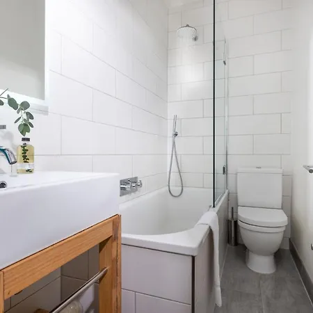 Holiday home Shearwater View, 7 Rosemorran,