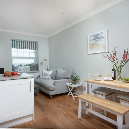 Shearwater View, 7 Rosemorran, Holiday home
