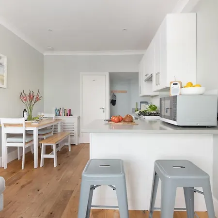 Shearwater View, 7 Rosemorran, Holiday home *