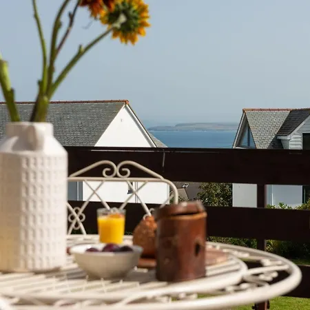 Holiday home Shearwater View, 7 Rosemorran,